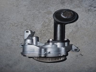 Oliepomp Volkswagen Caddy III 1.6 TDI 16V 2011