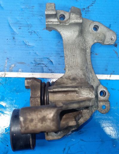 Dynamosteun Renault Clio 1.2 TCE 16V 2014