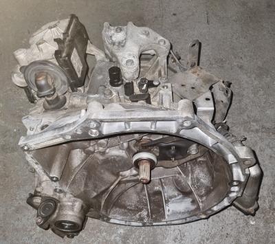 Versnellingsbak Peugeot 208 I 1.4 HDI 2013