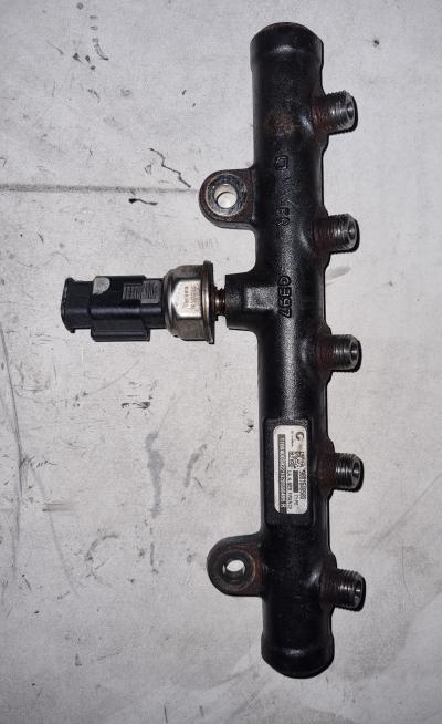 Brandstofverdeler Volvo V50 2.0 D 16V 2005