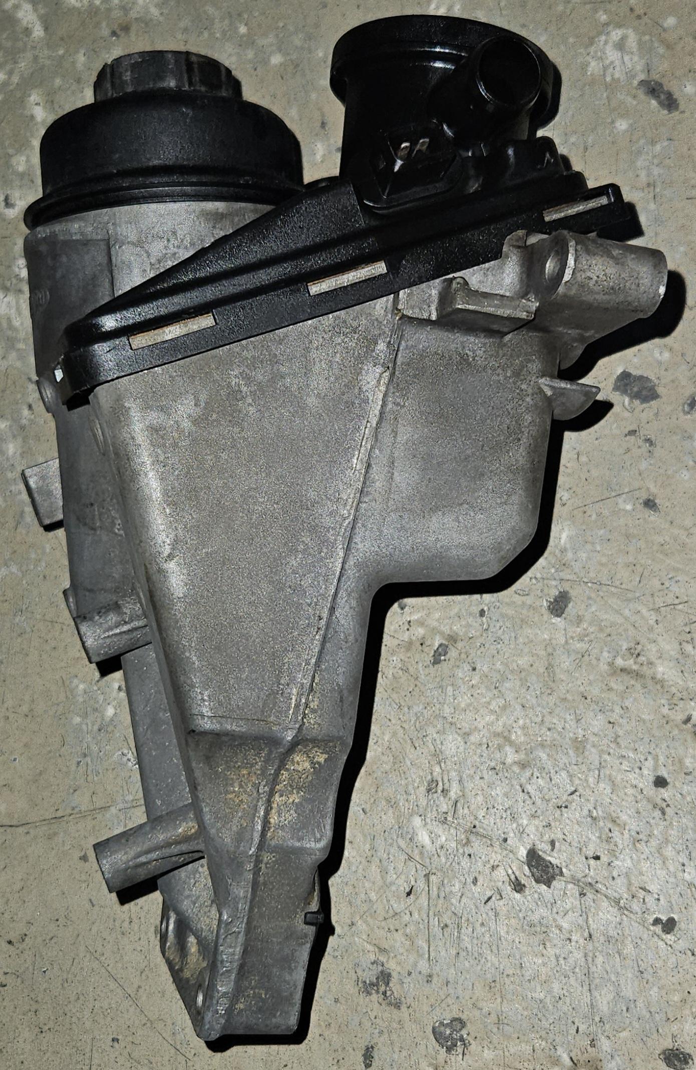 Oliefilterhuis Ford Kuga 2.5 T 20v 2009