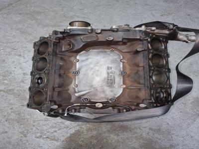 Engine block Audi A8 3.3 TDI V8 165 kW 2002