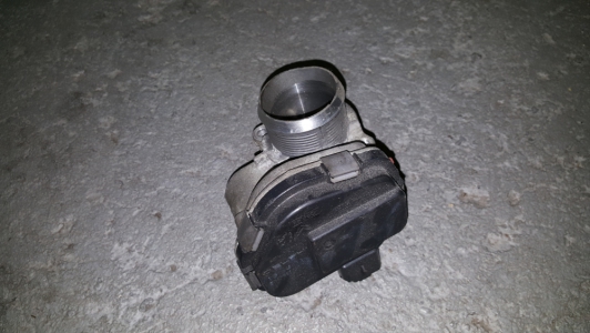 Gasklephuis Ford Focus 1.6 TDCi 2013