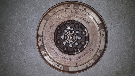 Vliegwiel Mercedes-Benz W203 2003 C220 CDI  (2-massa)