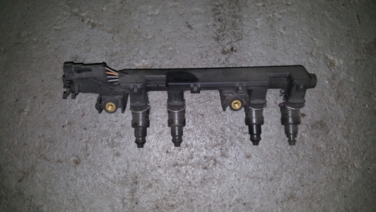 Gallery injector Renault Twingo 1.2 2001