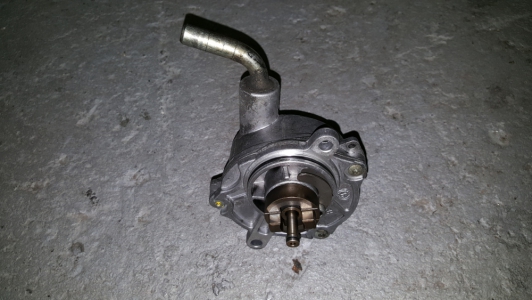 Vacuum pump Mercedes-Benz W202 C220 CDI 1999