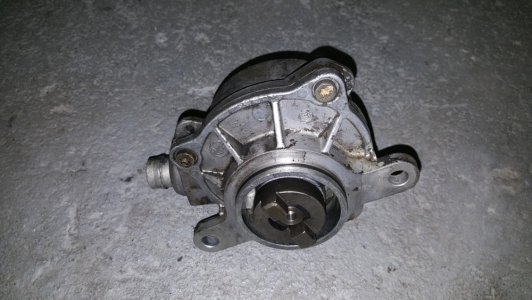Pompe à vide Renault Master 2.5 dCi 2004