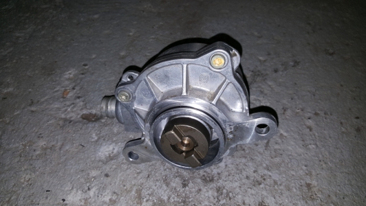 Vacuum pump Opel Vivaro 2.5 DTI 2003