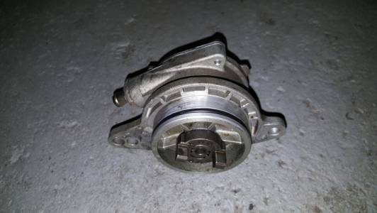 Vacuum pump BMW E46 320 d 2000