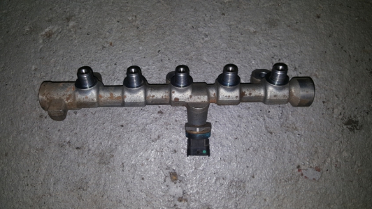 Distributeur de carburant Opel Movano 2.3 CDTi 2010