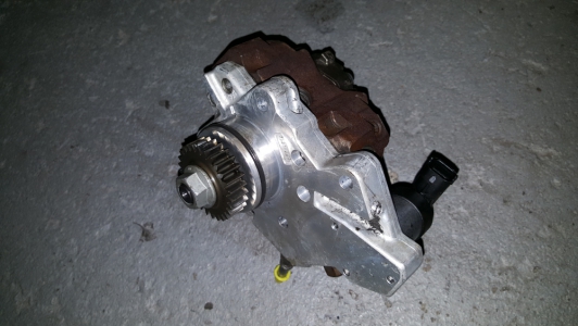 Diesel pump Renault Trafic 2.0 dCi 2008