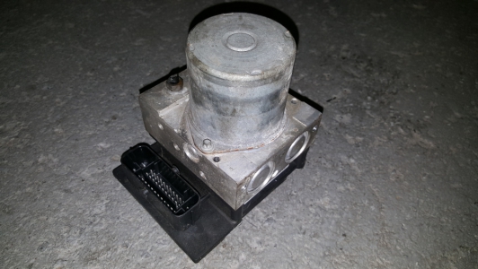 ABS-pomp Audi A4 2.0 TDI 2010