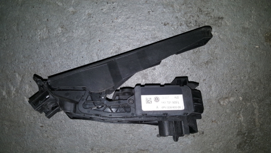 Gaspedaal positiesensor Volkswagen Passat 2.0 TDI 2007