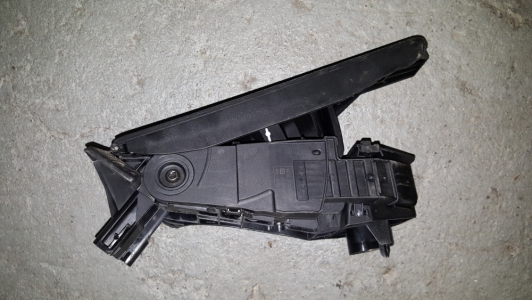 Gaspedaal positiesensor Volkswagen Touran 2.0 TDI 2012