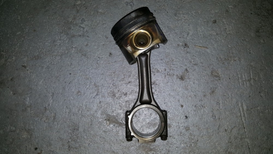 Piston Volkswagen Transporter 2.0 BiTDI 2013