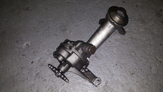 Oil pump Mercedes-Benz W210 E290 TDi 1997
