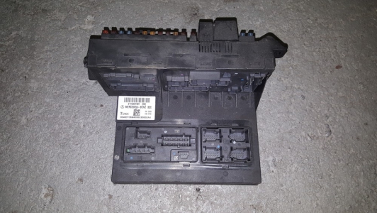 Boîte à fusibles Mercedes-Benz W211 E320 CDI 2005