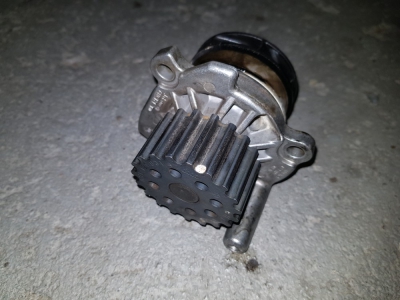Waterpomp Volkswagen Caddy 1.6 TDI 2011