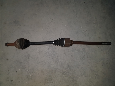 Aandrijfas Opel Vivaro 2.5 CDTi 2010 rechts-voor